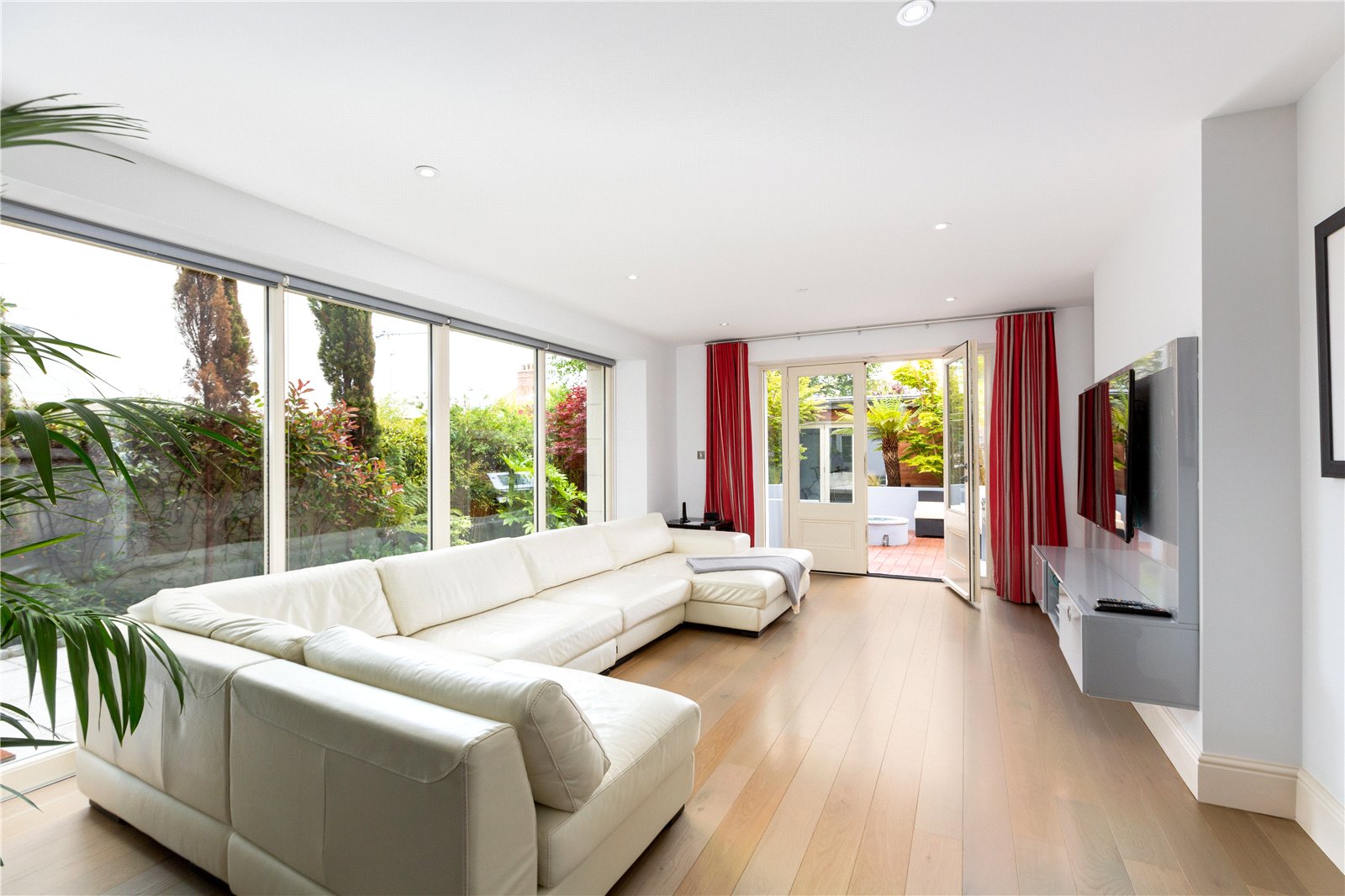 8 Clarinda Park East Dun Laoghaire Co Dublin A96 V342 IE Dun Laoghaire